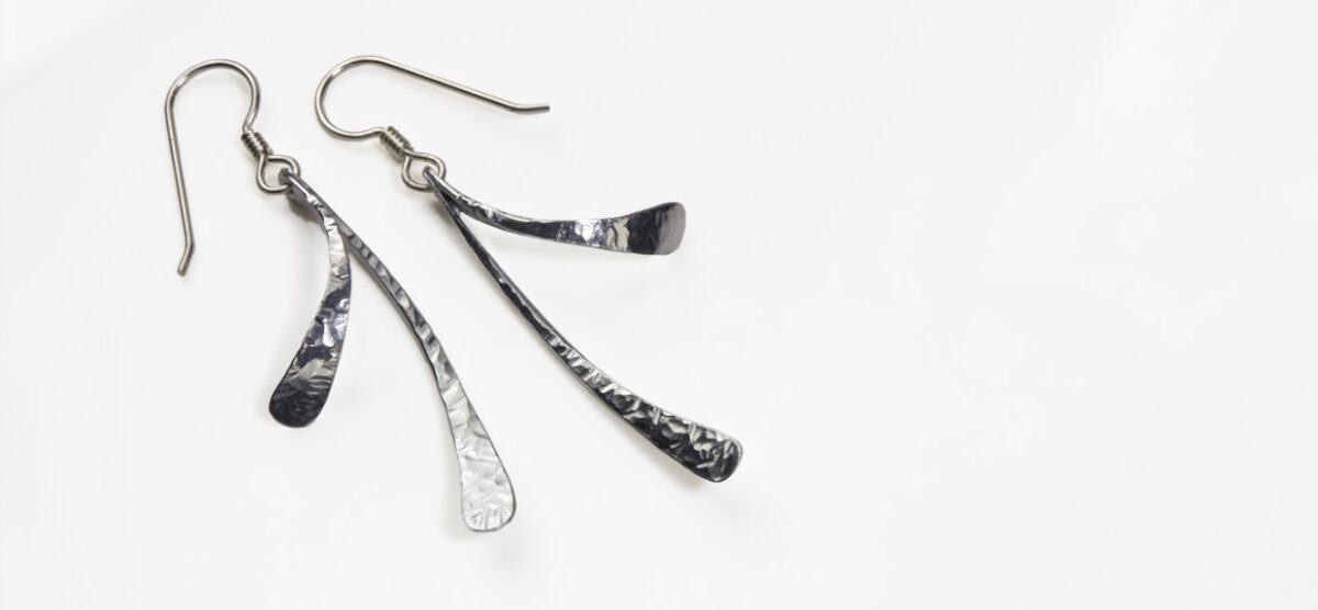 feather earrings hammered Aluminum BG1240