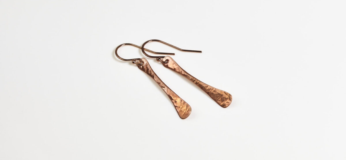 simple chic earrings hammered copper BG