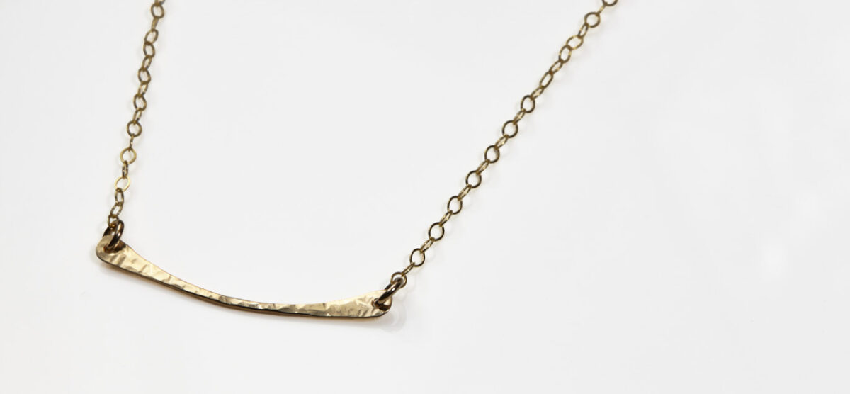 simple chic necklace hammered gold BG1240